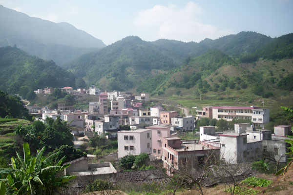 “千人以上”農(nóng)村集中式飲用水項(xiàng)目農(nóng)村一體化凈水設(shè)備哪個(gè)好?